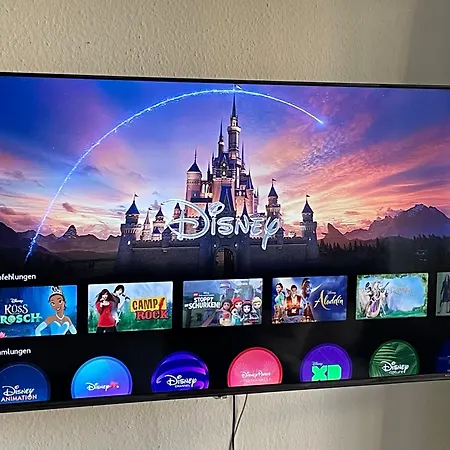 Familienauszeit mit Indoorpool, Sauna, Netflix, Disney, 50-100 MBit Internet inkl Bettwäsche Handtücher Reinigung Apartment